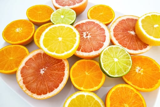 Citricos: Naranja, limon, pomelo, lima. Alimento rico en Vitamina C