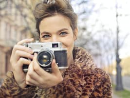 woman holding black and gray camera focus photo