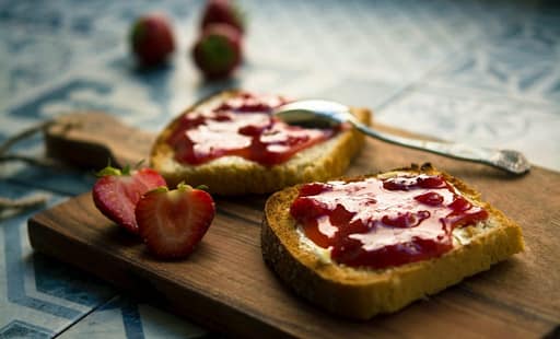 5 desayunos saludables con fresas que te encantarán