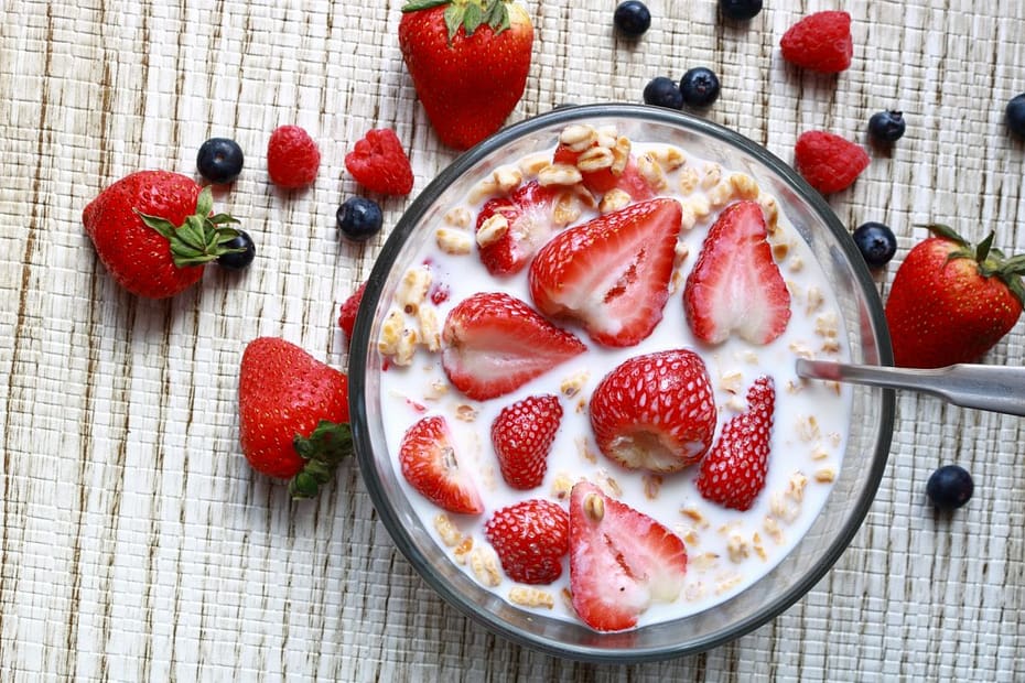 granola fresas y arandanos yogurt